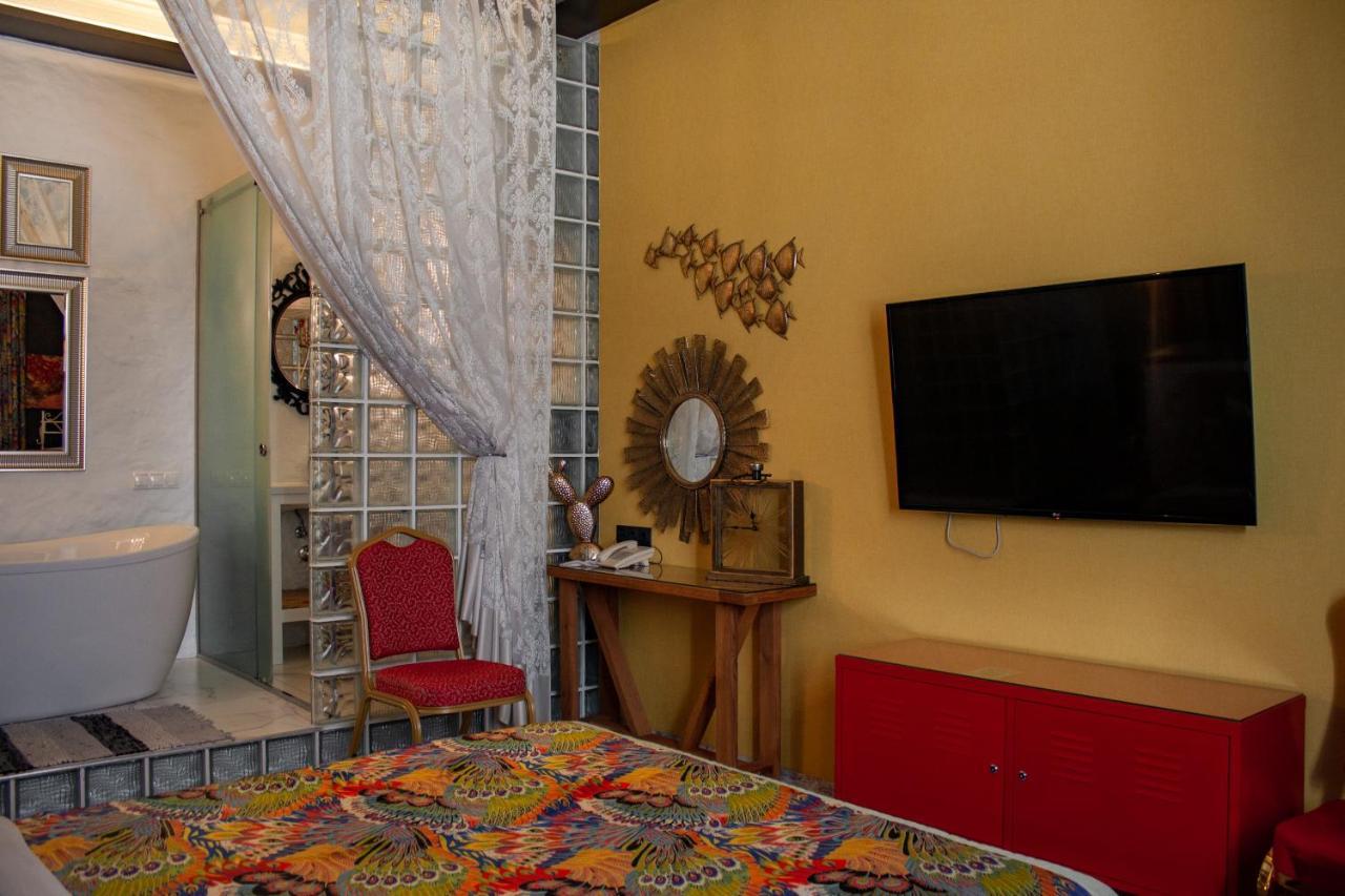 Manna Boutique Hotel (Adults Only) キエフ エクステリア 写真