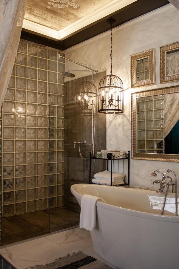 Manna Boutique Hotel (Adults Only) キエフ エクステリア 写真